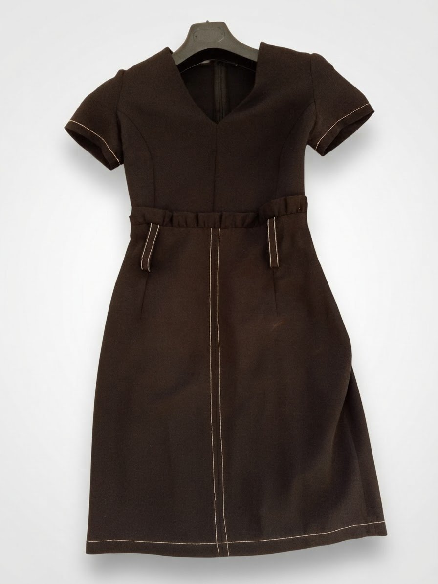 Robe cintrée avec ceinture