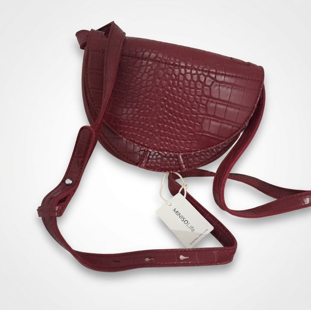 Sac à bondeliére Burgundi croco importé neuf avec étiquette bonne qualité 