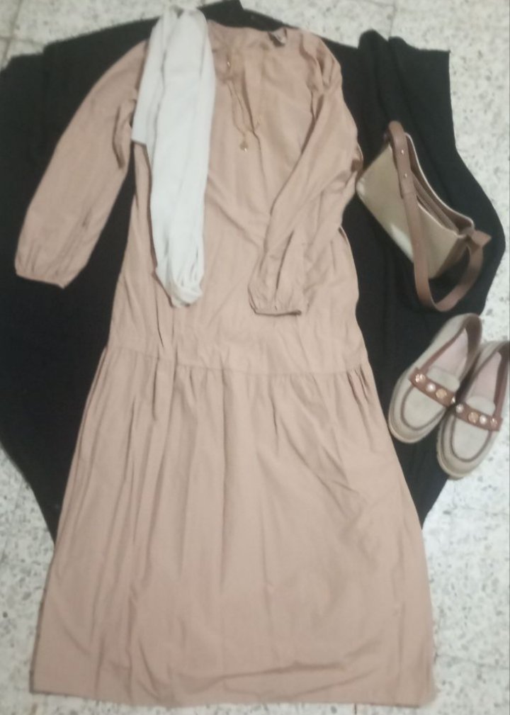 Robe jamais utilisé marque lc wikiki taille s-m juste nasa9t 3liha bech nsawrha