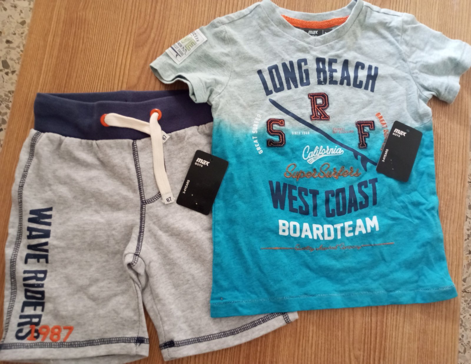 Pull+short importé  neuf avec étiquette taille 3_4 ans