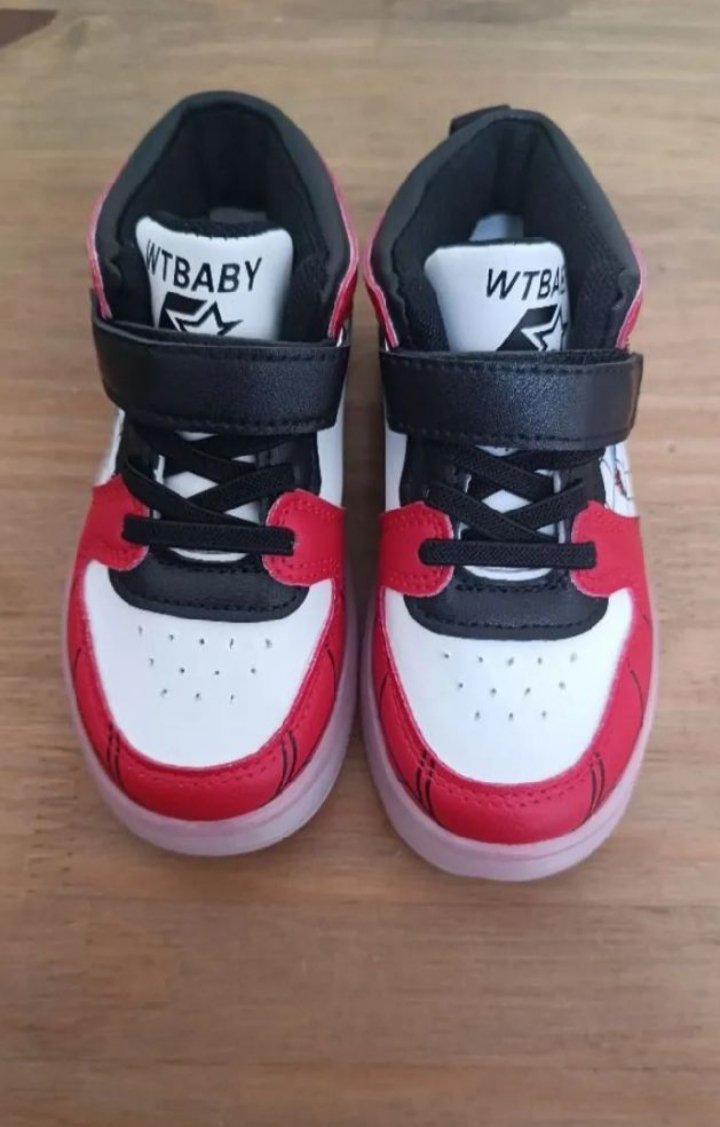 Basket importé lumineux spiderman neuf