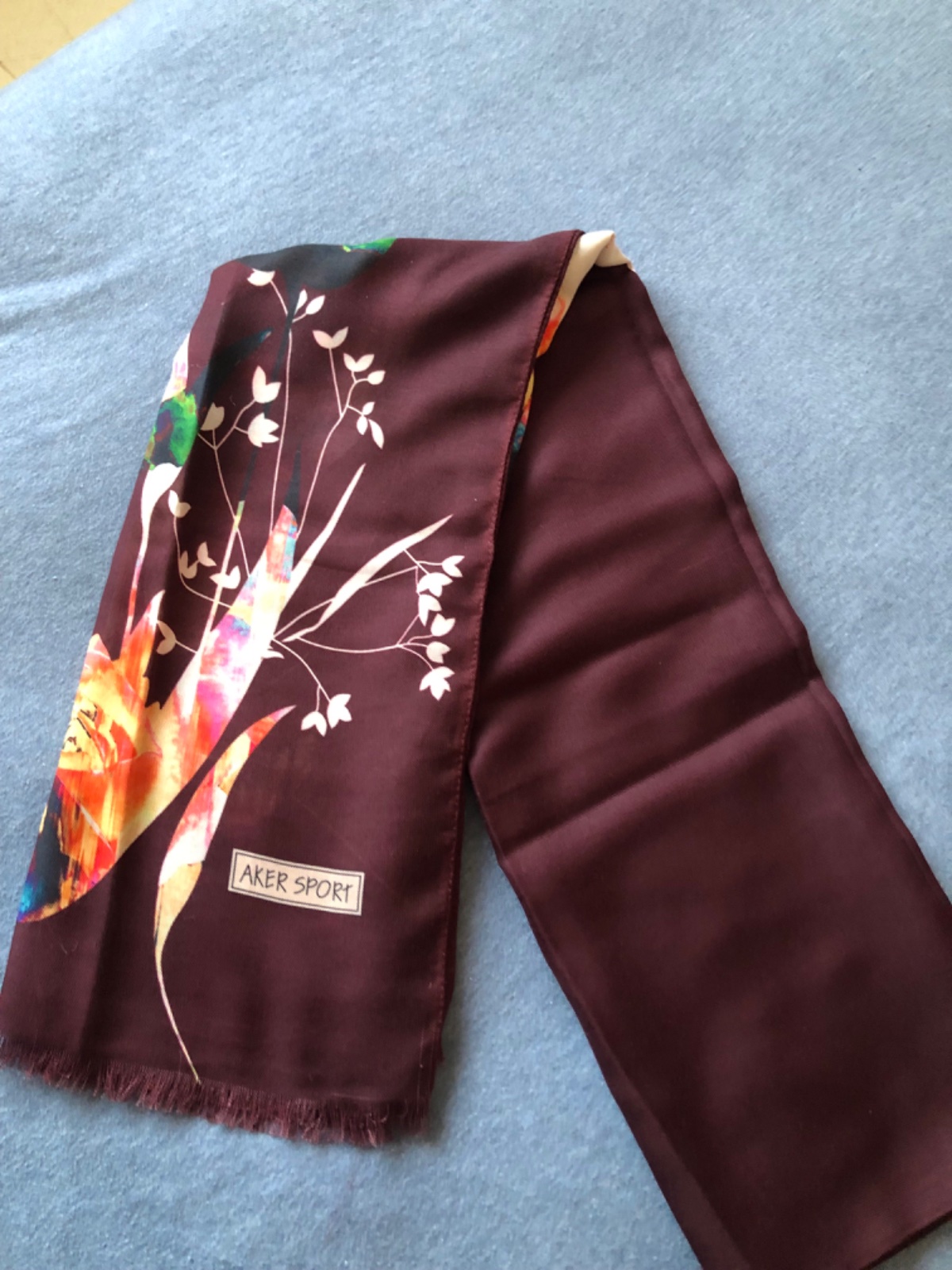 Foulard rectangulaire fleuri violet Aker
