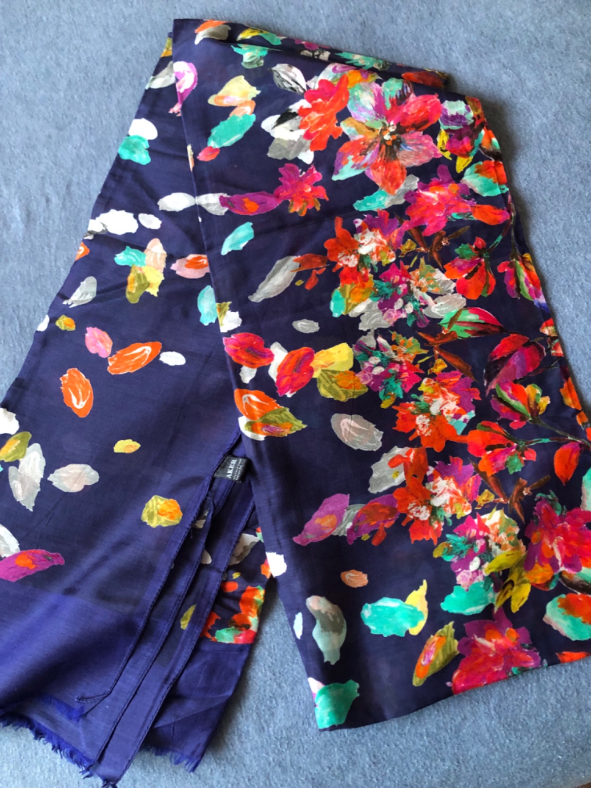 Foulard rectangulaire fleuri violet Aker 