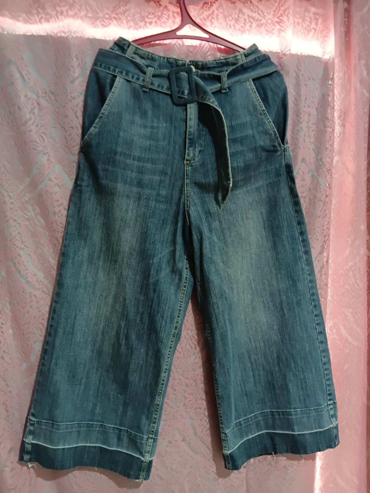 Jeans avec ceinture 