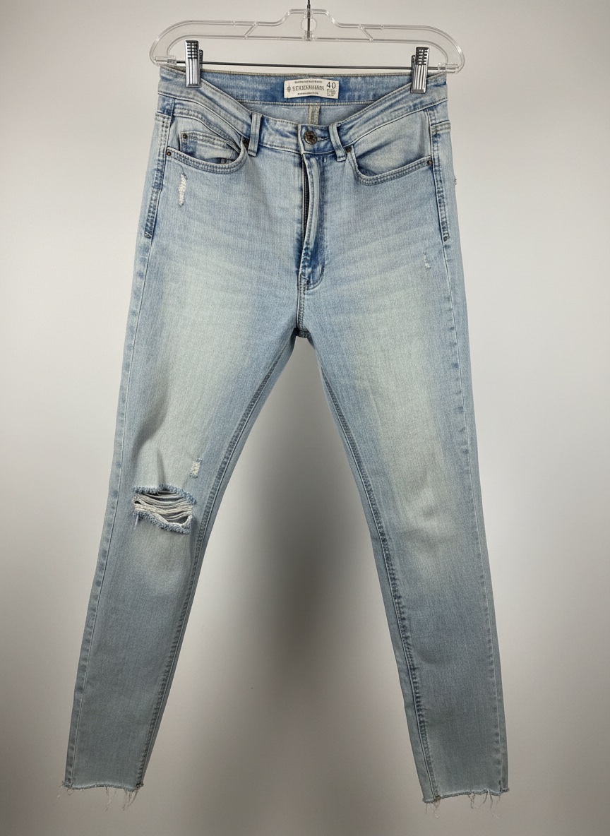 Jean clair de la marque Stradivarius – Taille 40