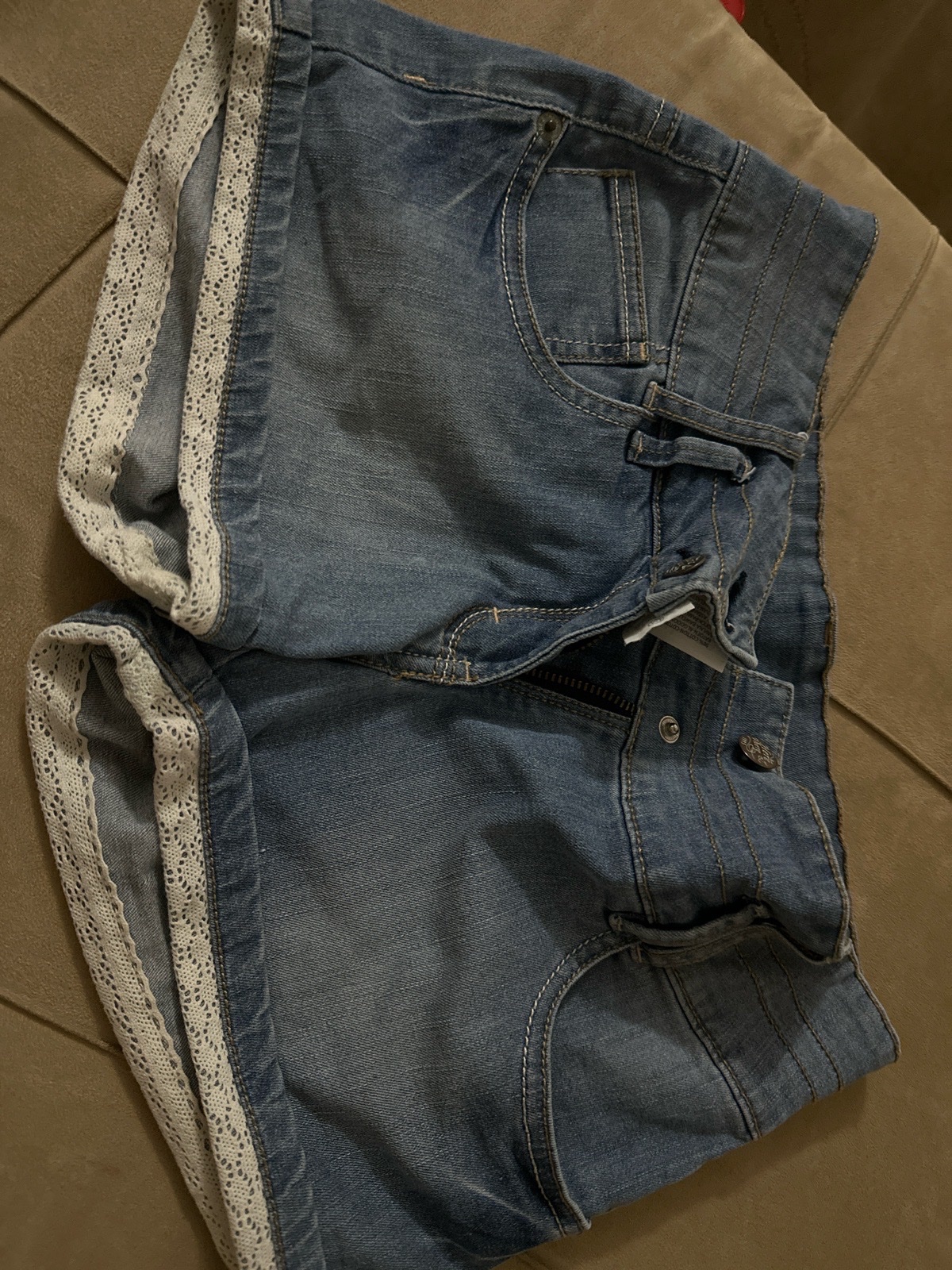 Short dentelle