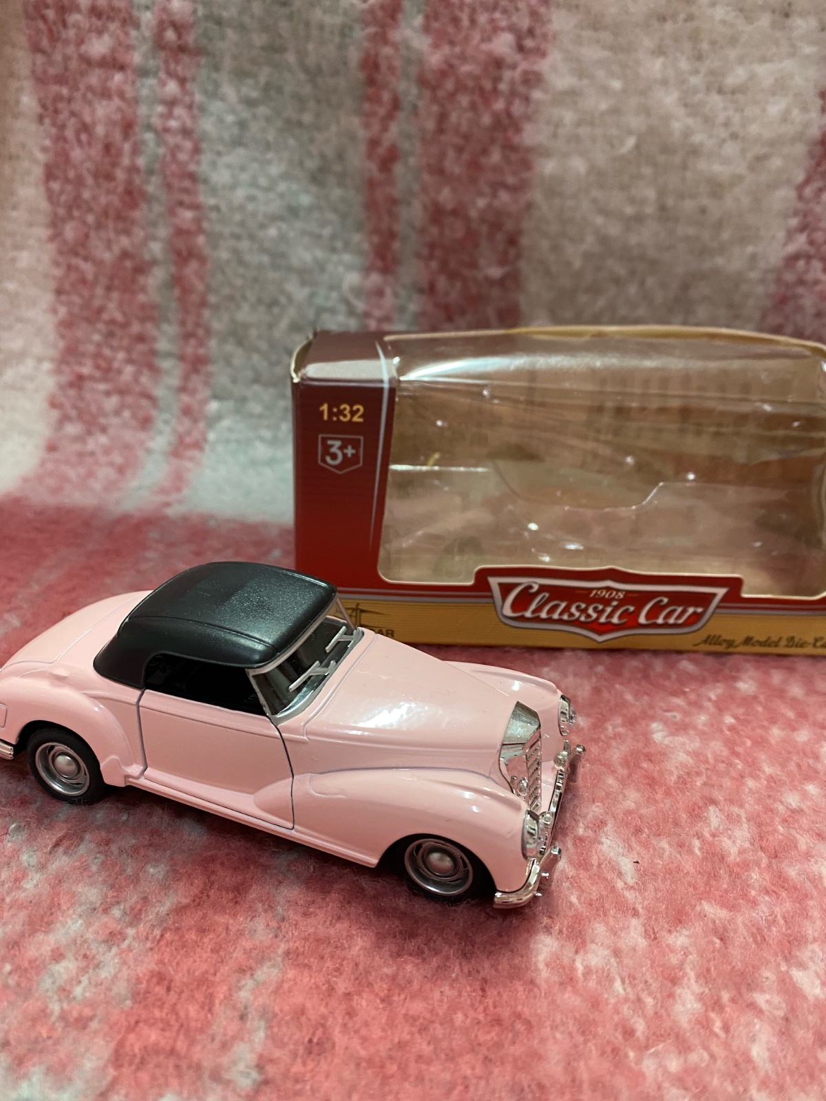 Voiture rose