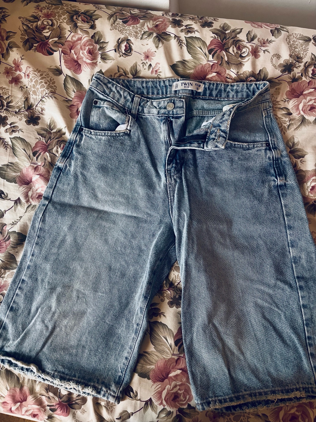     Short baggy