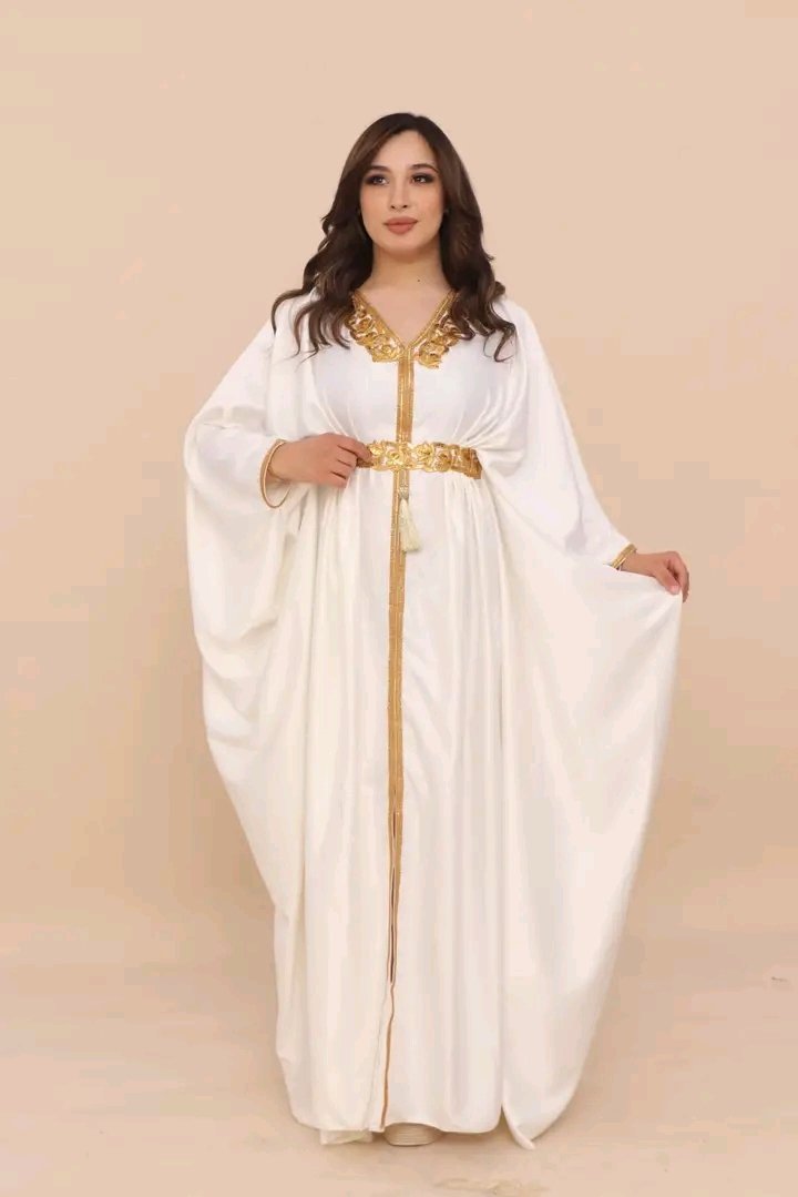 قفطان ابيض 