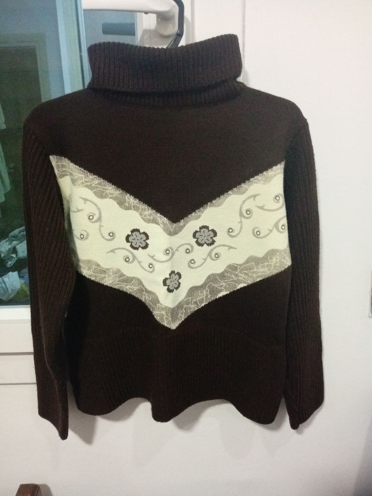 pull col montant marron