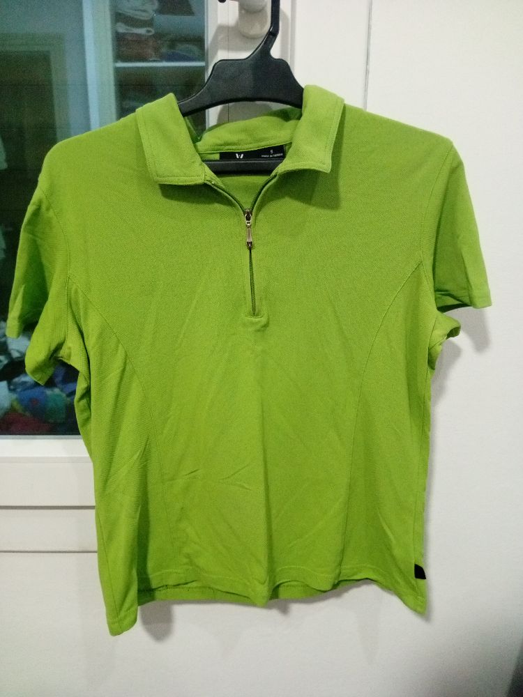 pull vert avec col