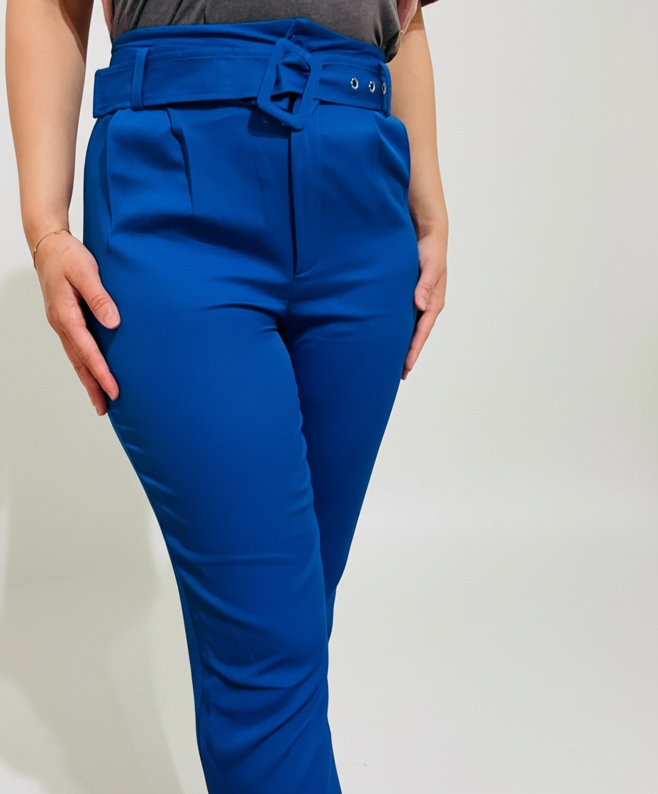 Pantalon bleu taille haute avec ceinture