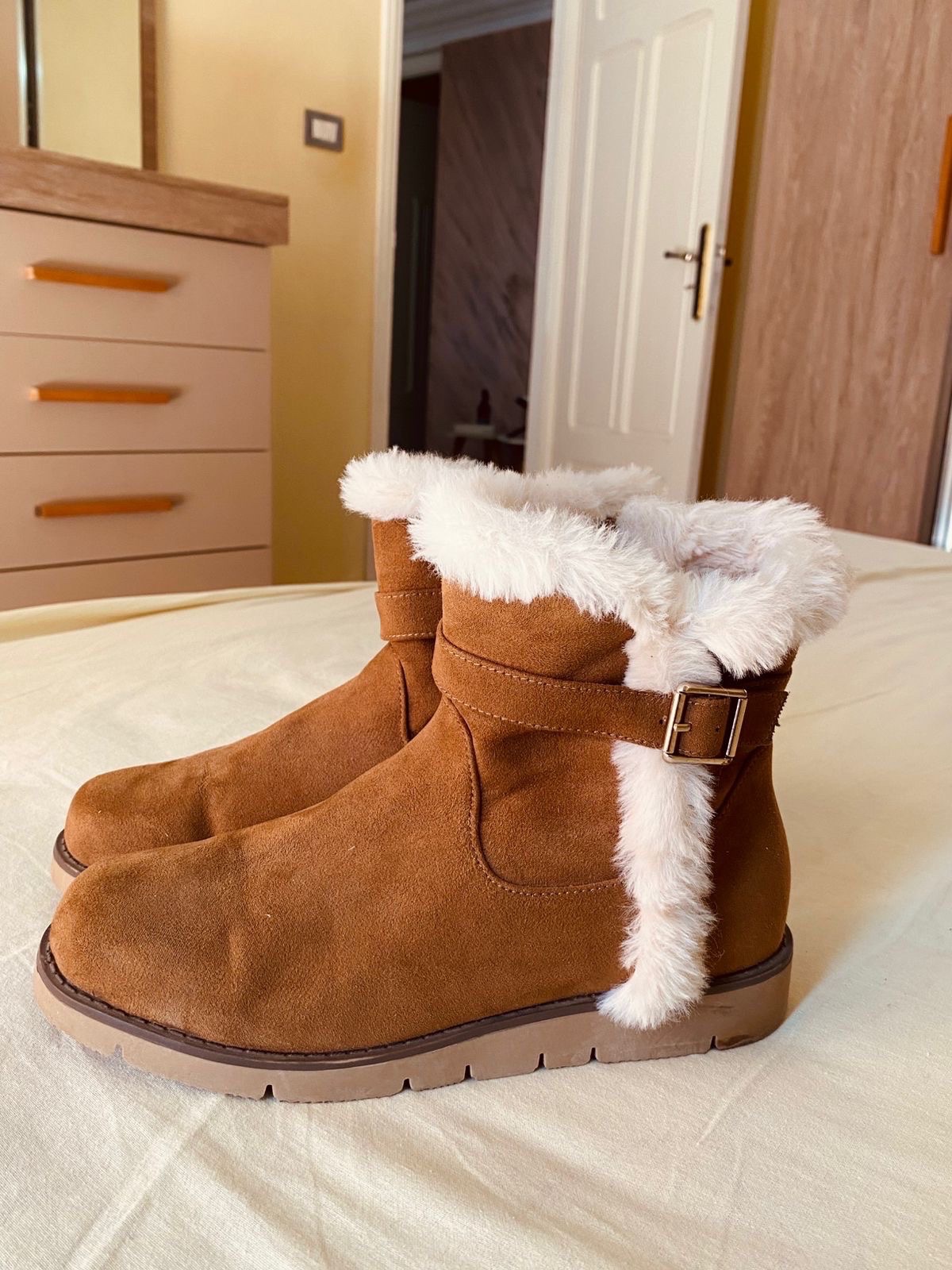 Bottines d’Hiver Camel Doublées en Fausse Fourrure – Confort & Style