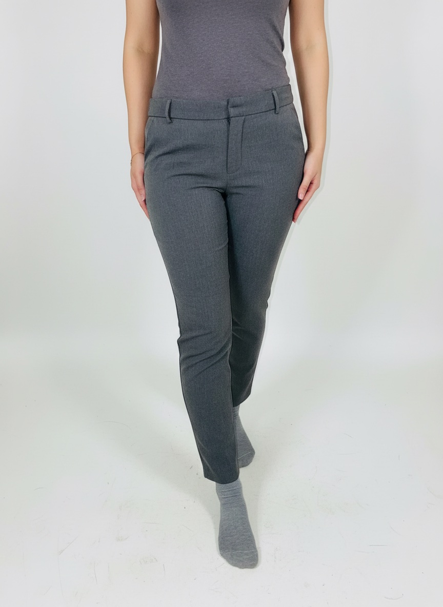 Pantalon slim gris élégant femme