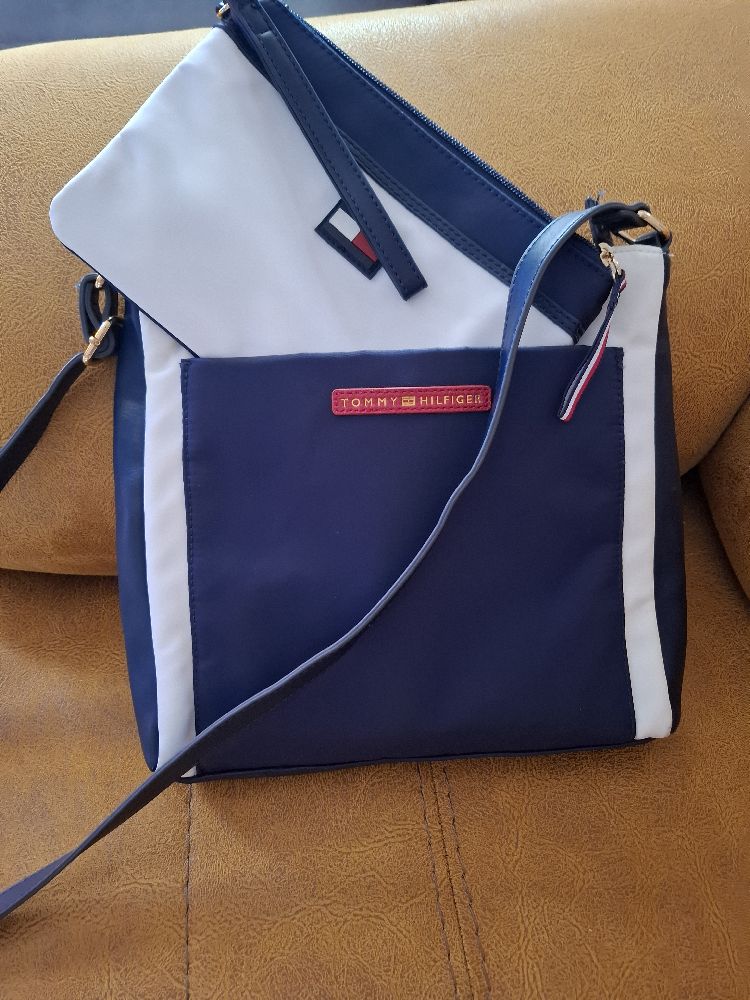 bandouliere et trousse tommy hilfiger authentique 