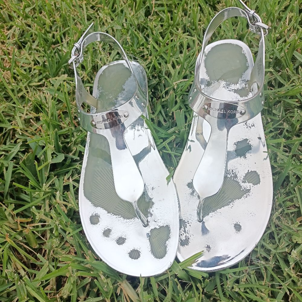 sandales de plage couleur tendance