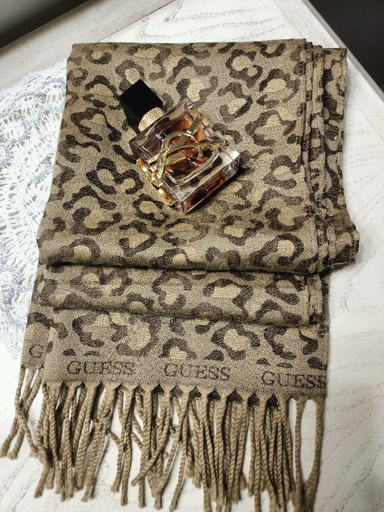 Écharpe Guess authentique 