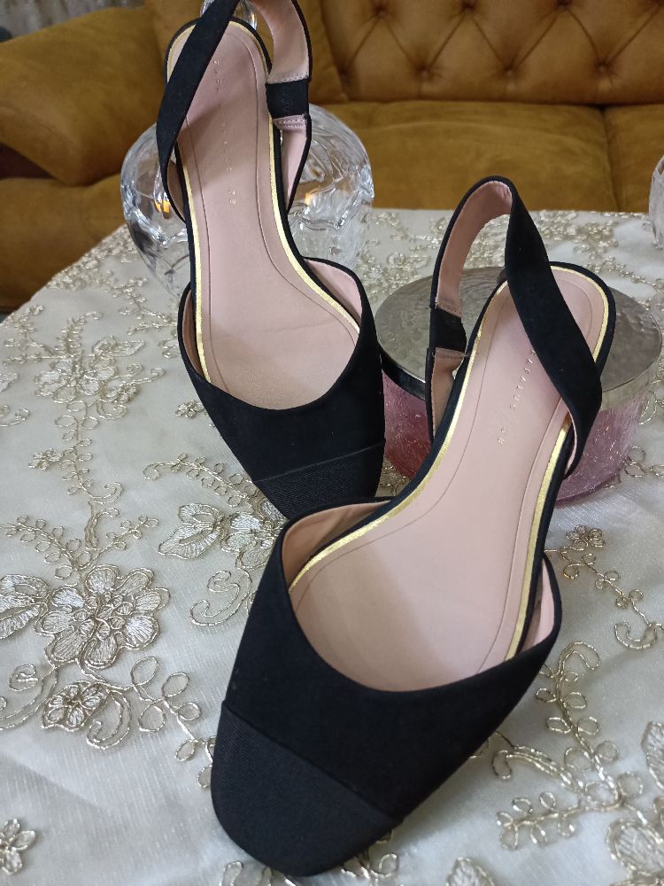 sandales plats Zara