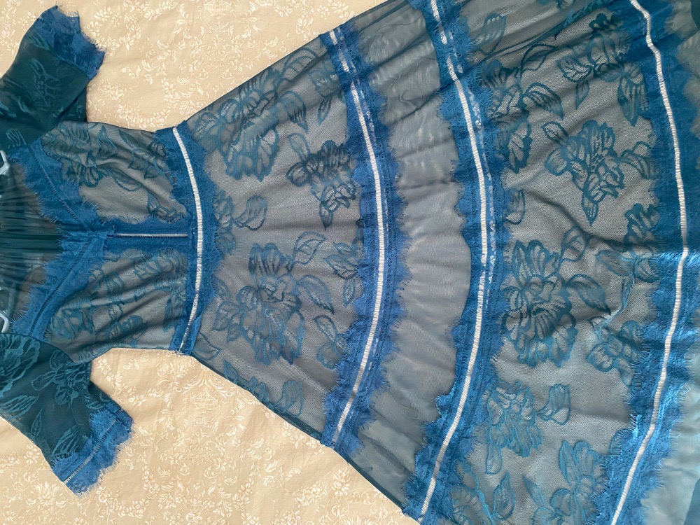 Robe dentelle jamais porté
