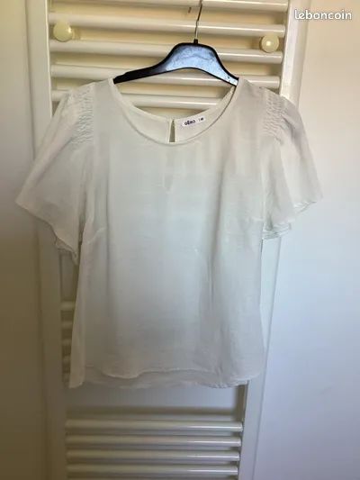 BLOUSE BLANCHE POUR ÉTÉ 
