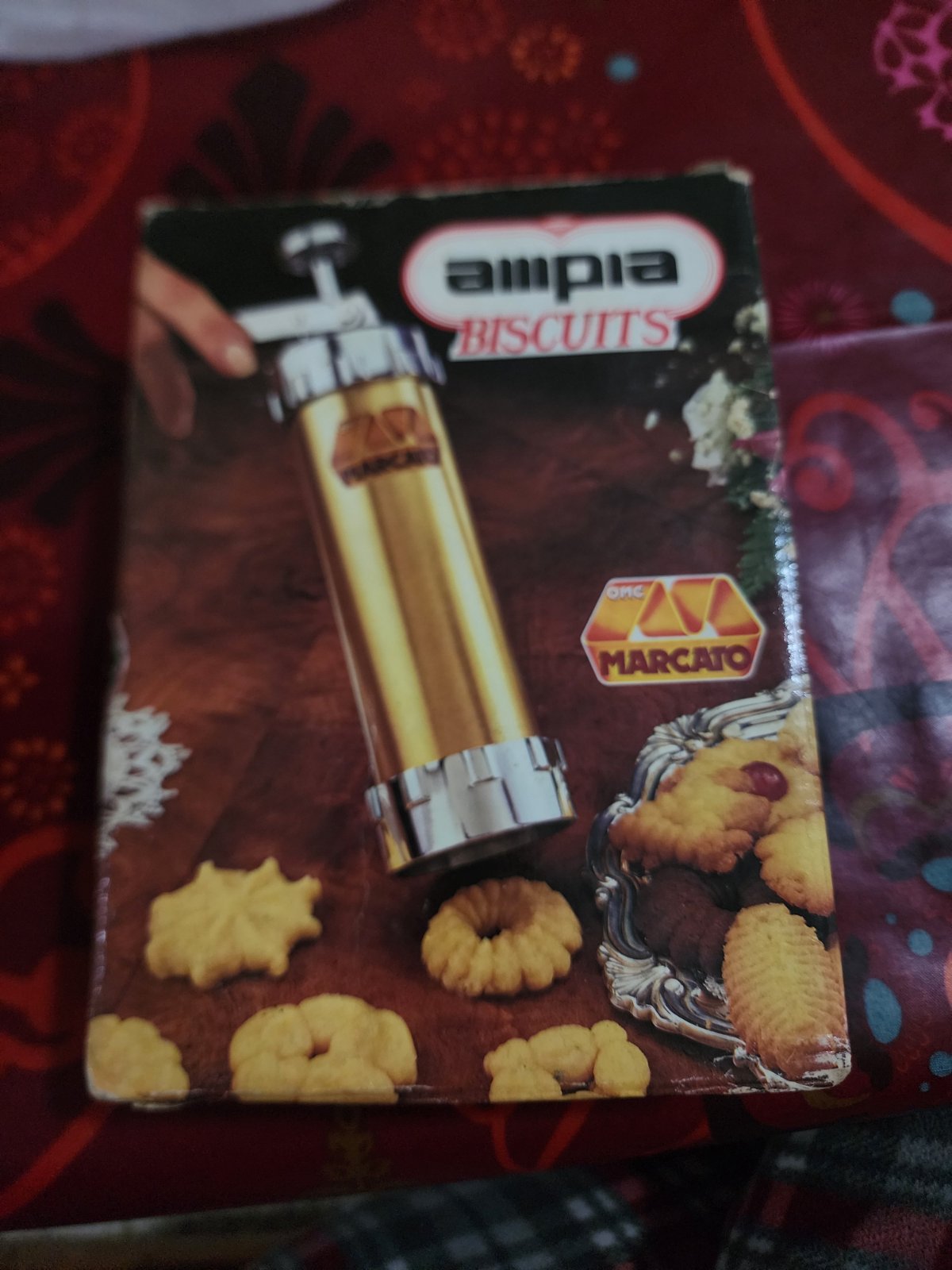 Une presse à biscuits manuelle