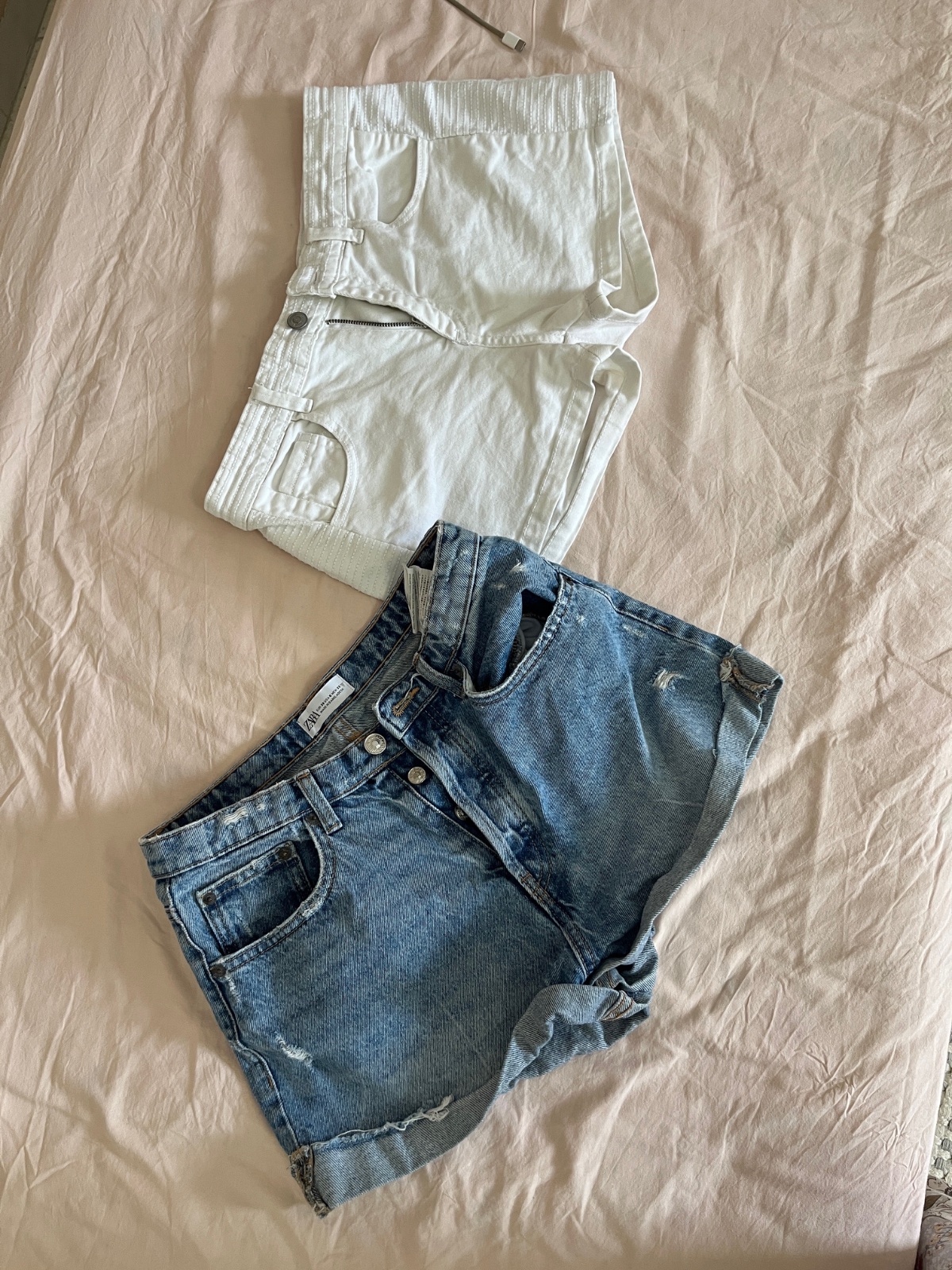 2 shorts 