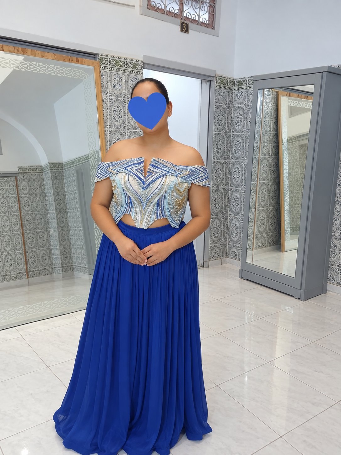 Deux pièces tnajem t7ther bihom 3ers wala wtiya  cousage w jupe tnajem tet7akem fihom kima t7eb ylbsou minimum 38 w maximum 46