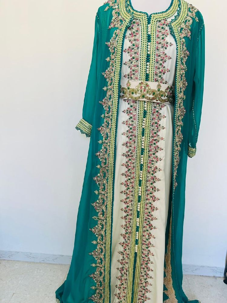 🌟 Caftan marocain – L’allure au féminin 🌟