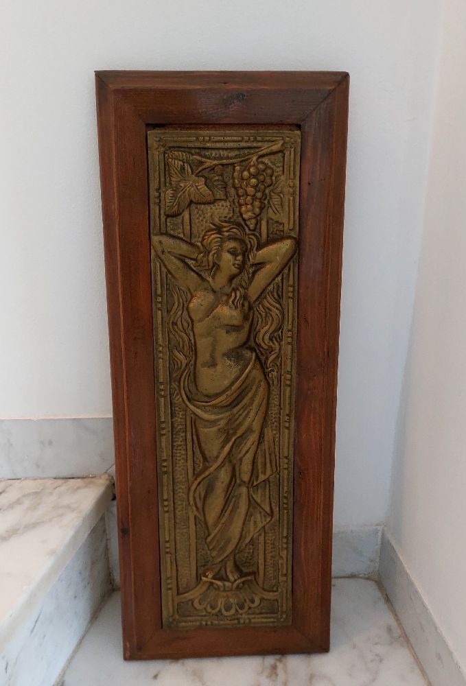 Tableau décoratif en bois avec un relief en métal , dimensions : 60cm/25cm