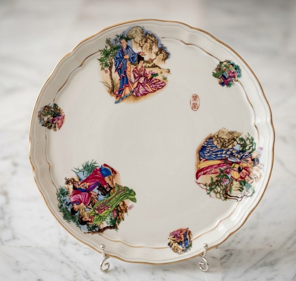 Grand plat de service en porcelaine. Diamètre 35cm