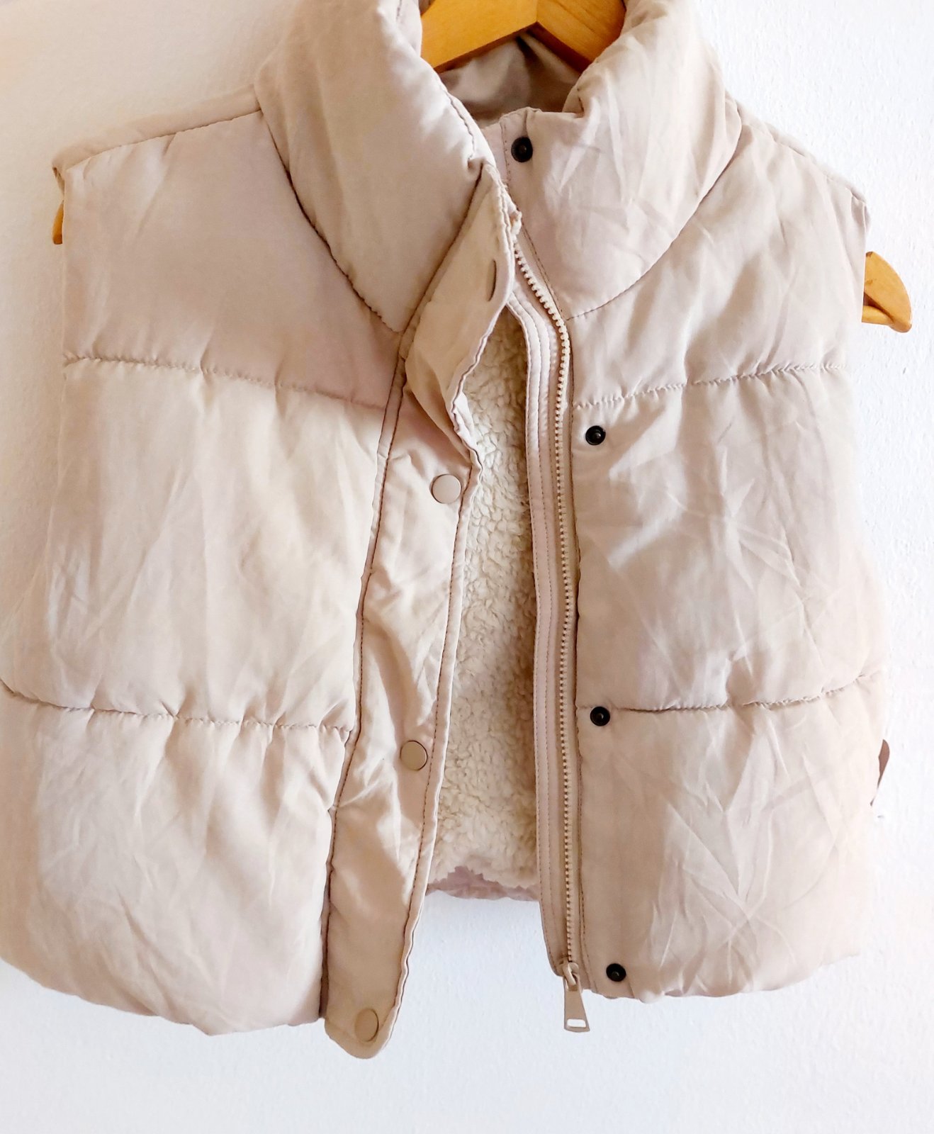 Doudoune sans manches avec doublure en fausse fourrure, neuve , taille M