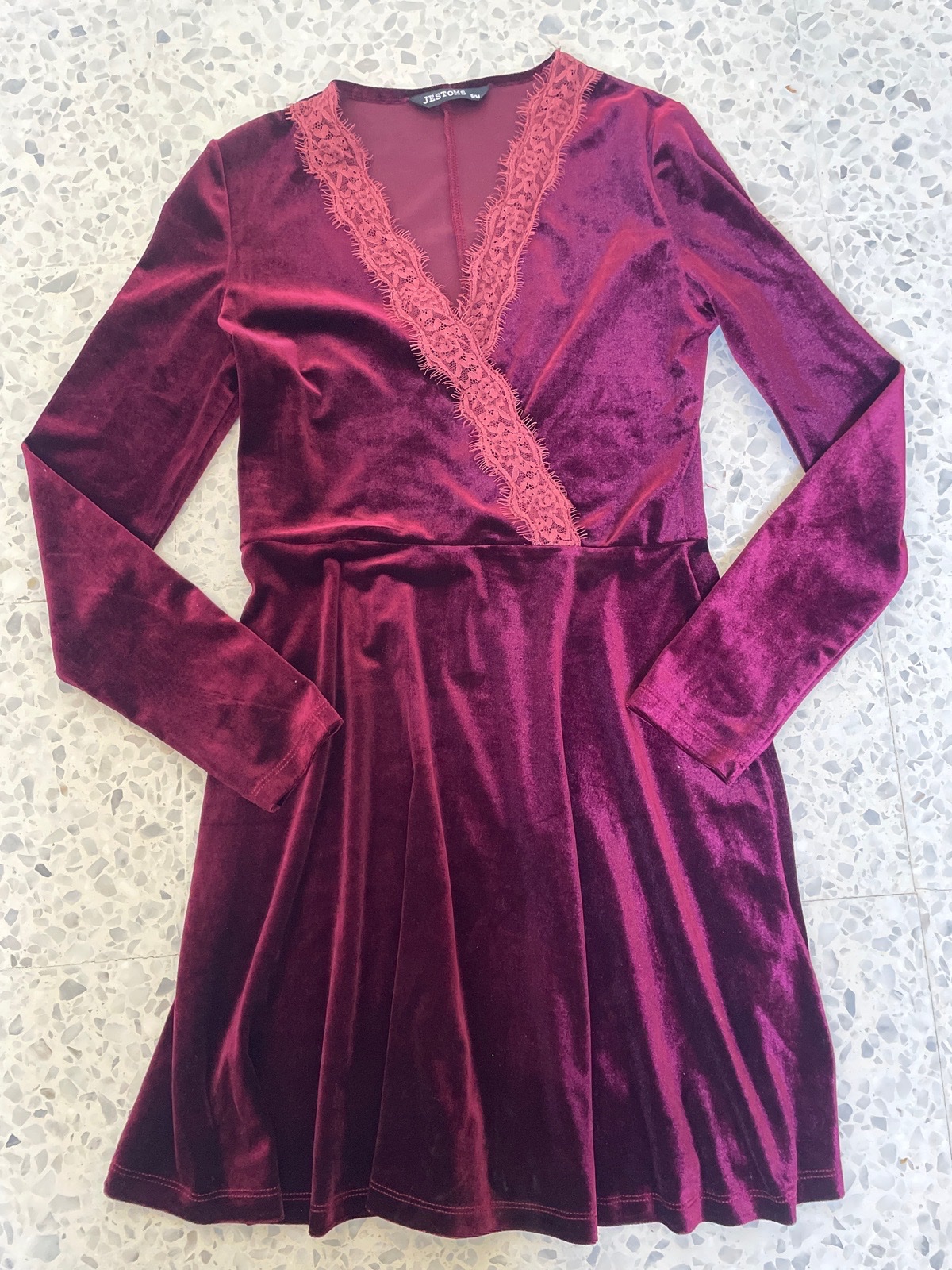 Robe rouge bordeaux en velour 