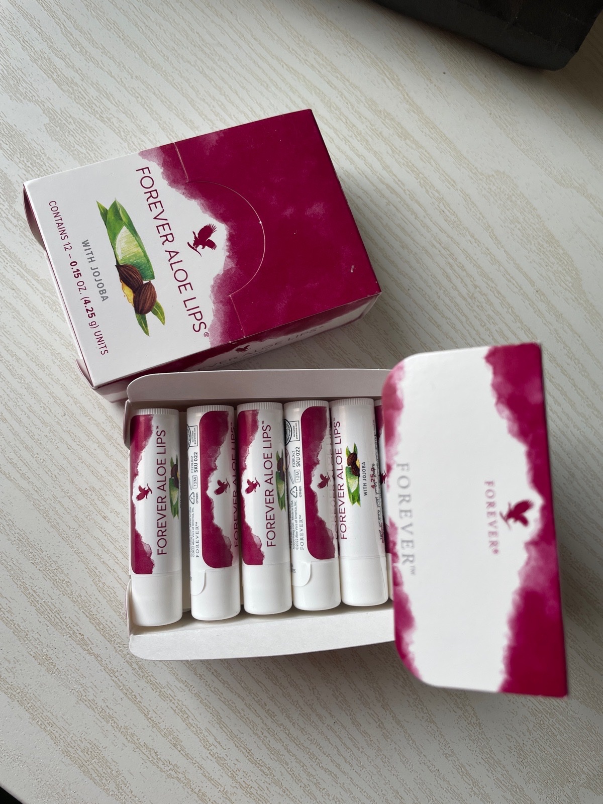 3 Baumes a levre forever living products a base du Jojoba. Validite 10/2027