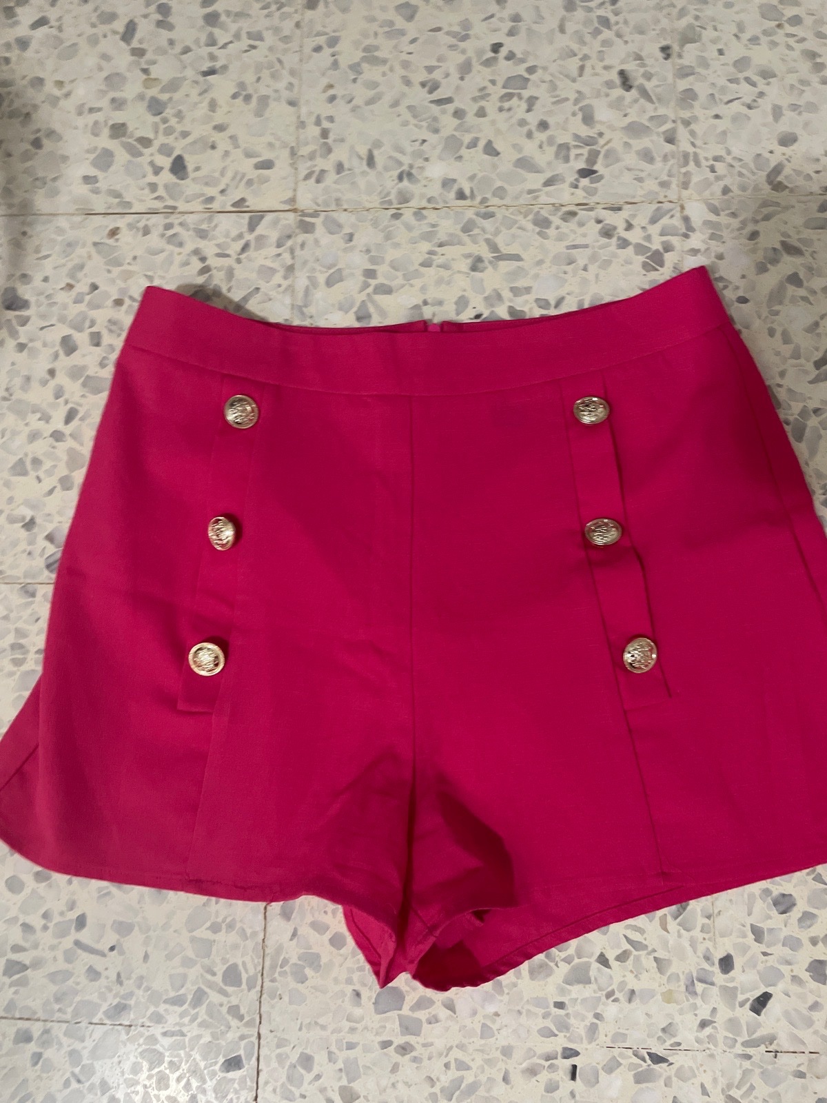 Shorte couleur rose fouchia