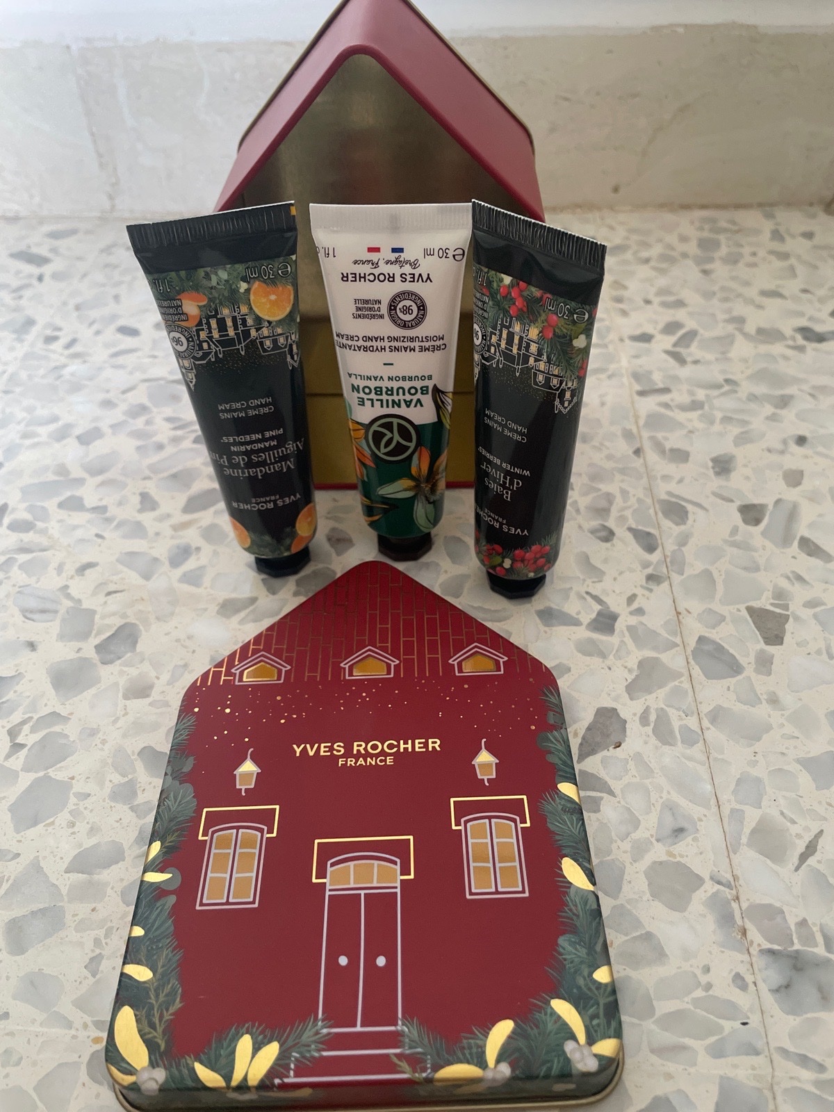 Boite cadeau yves rocher france contient 3 creme a main 