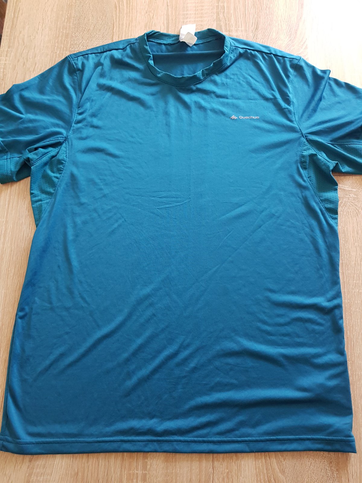T-shirt de sport pour homme de marque Quechua.
