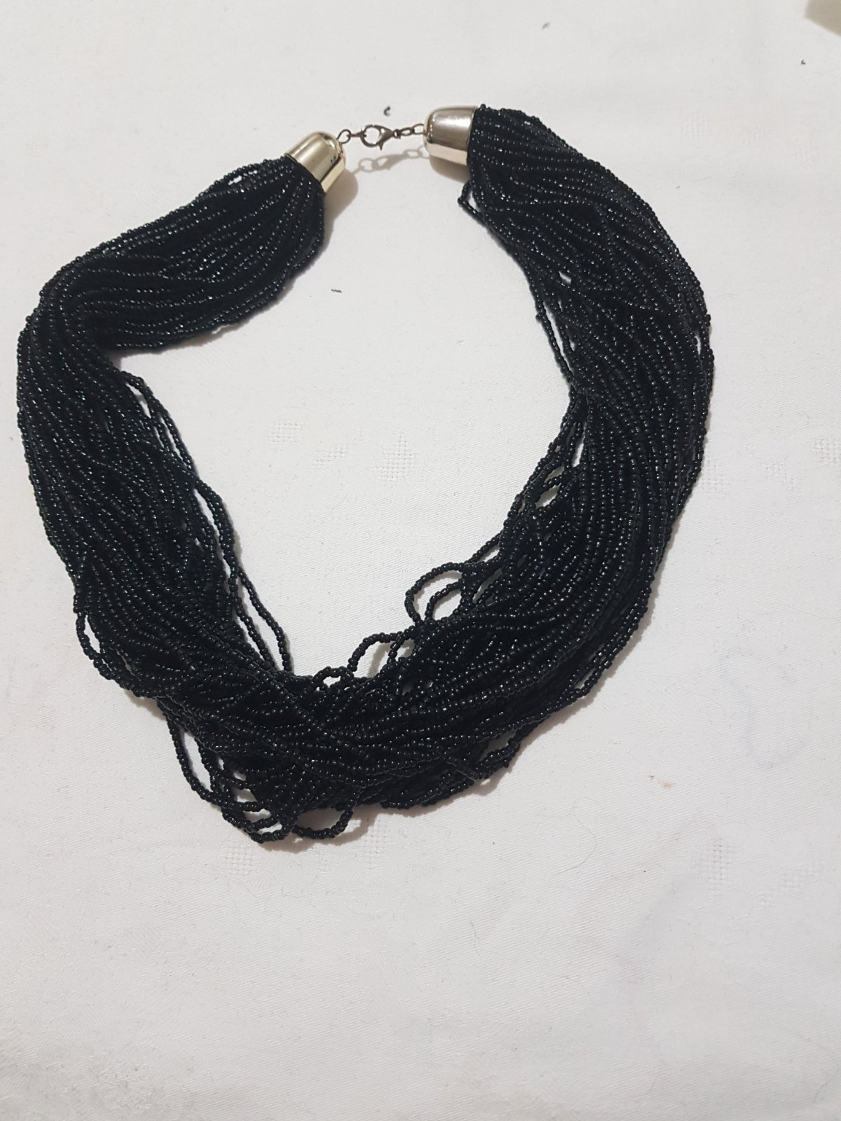 Collier à perles noires 