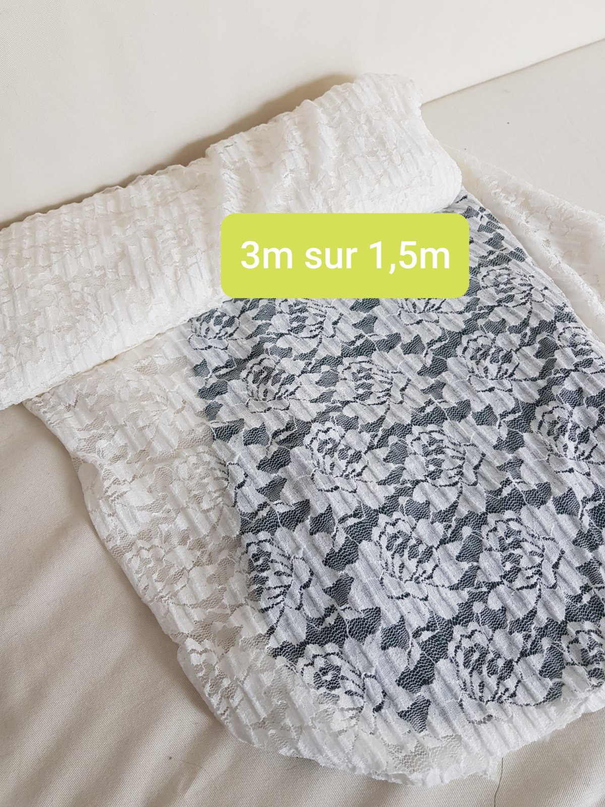 Coupon de tissus dentelle blanche elastiquée   
