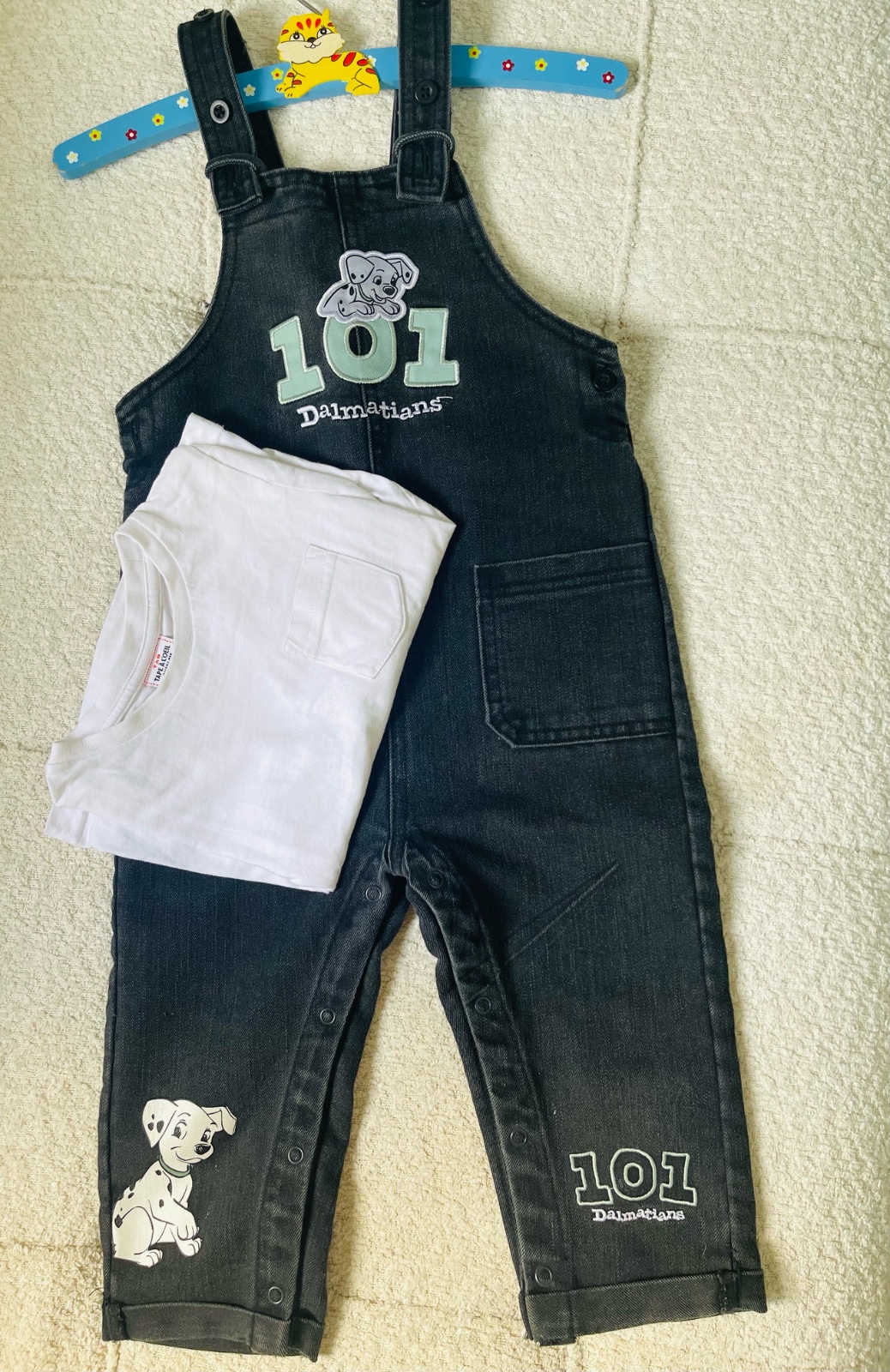 Tenue salopette et pull pour garçon 