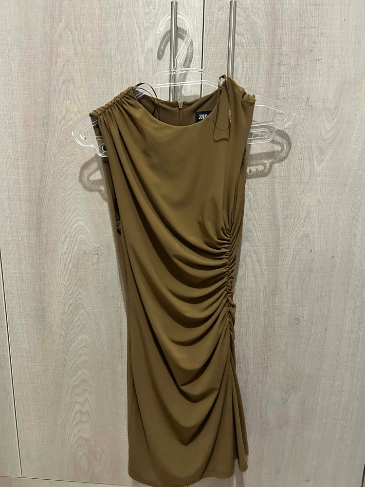 Robe Zara neuve avec étiquette à vendre taille S 