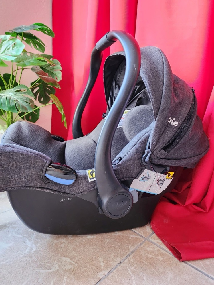 Chaise bébé importation de la marque joie 