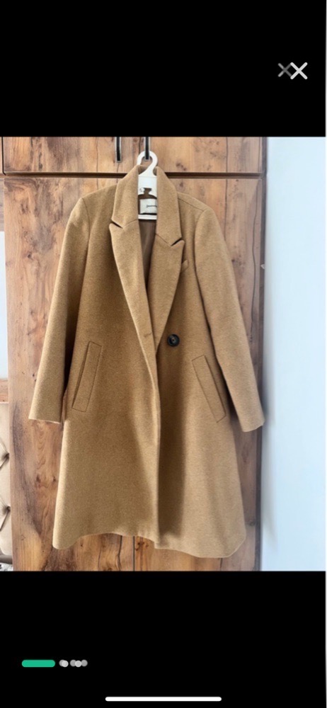 Un manteau STRADIVARIUS avec doublure 