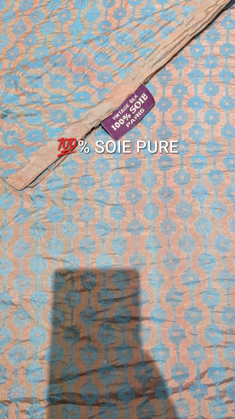 Une jolie étole en 100% soie pure