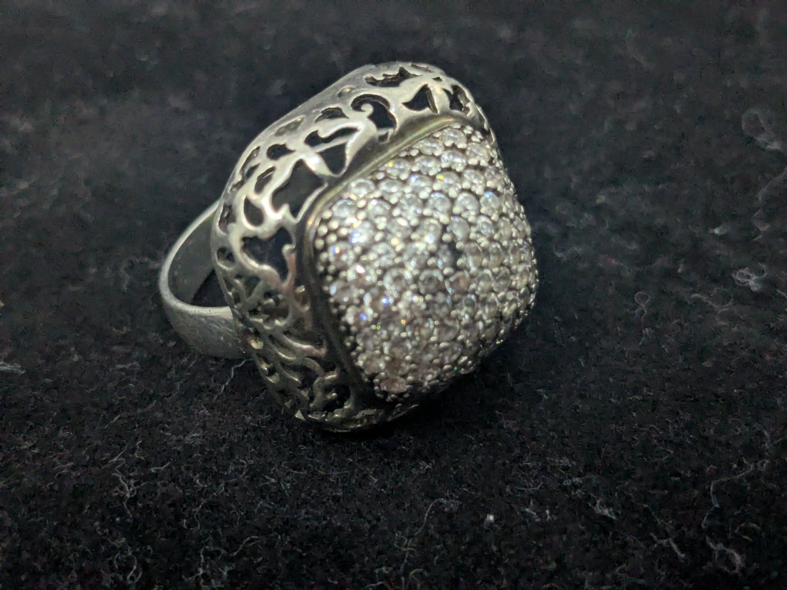 Bague femme en argent poinçonnée pavée de zirconium 