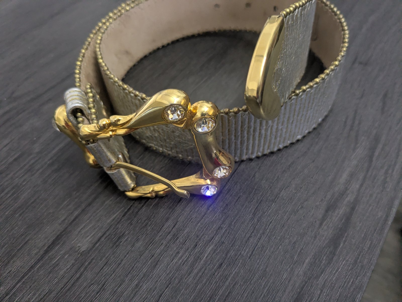 Ceinture en cuir véritable dim 90 cm pour femme avec ornée des cristaux de la marque Patrick