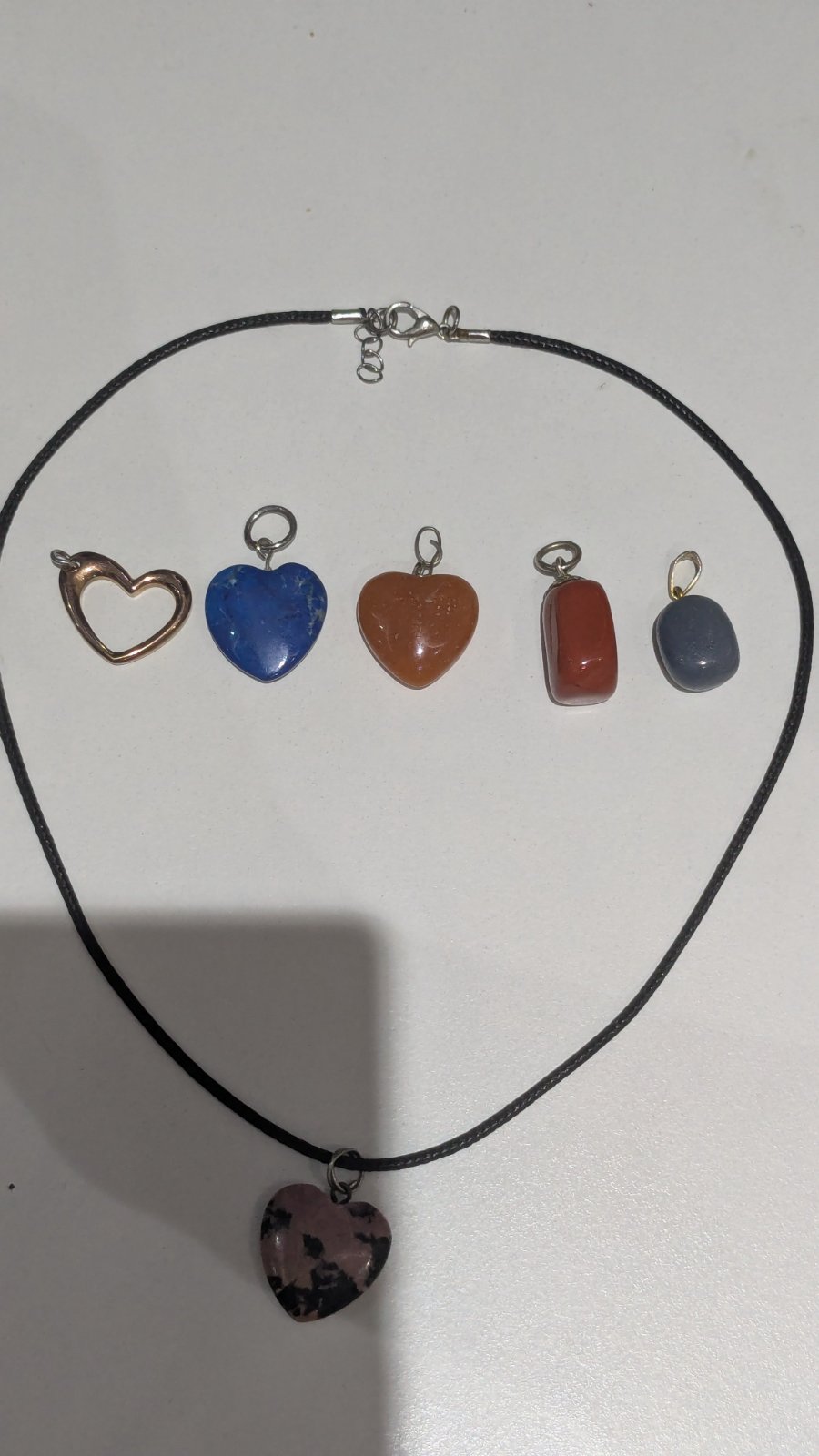 Ensemble des pendentifs en pierres naturelles lapis lazurdi ,jasper aventurine...