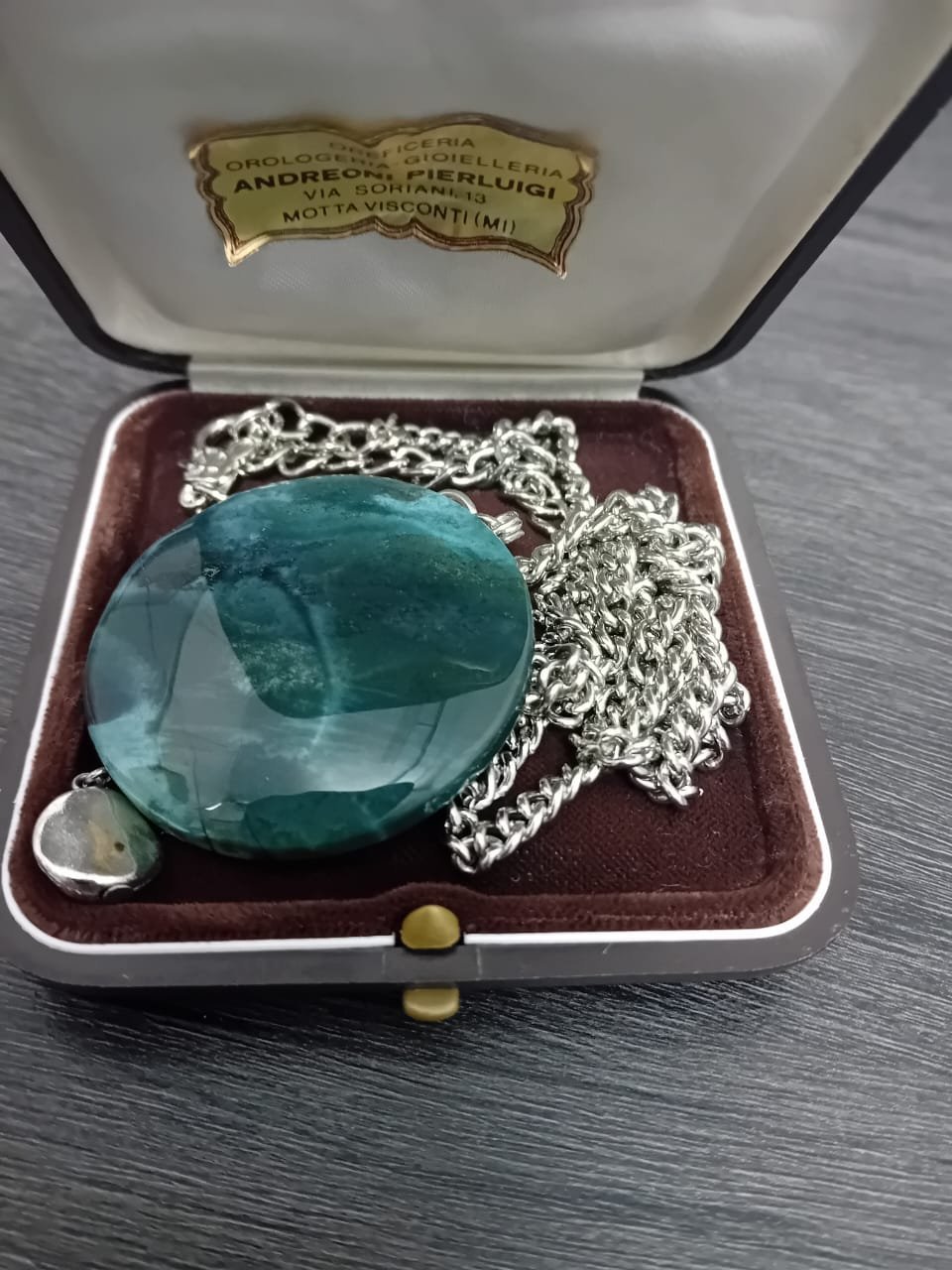 Collier très chic avec joli agathe opaque en acier inoxydable 