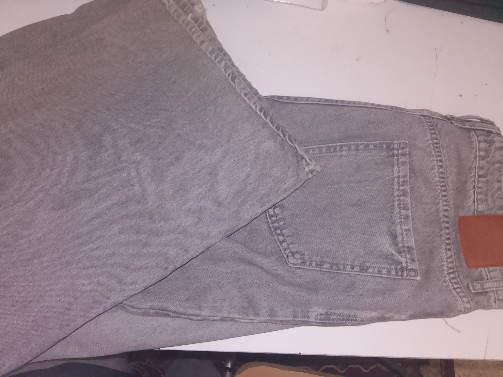 Un pontallon Jeans gris Large 