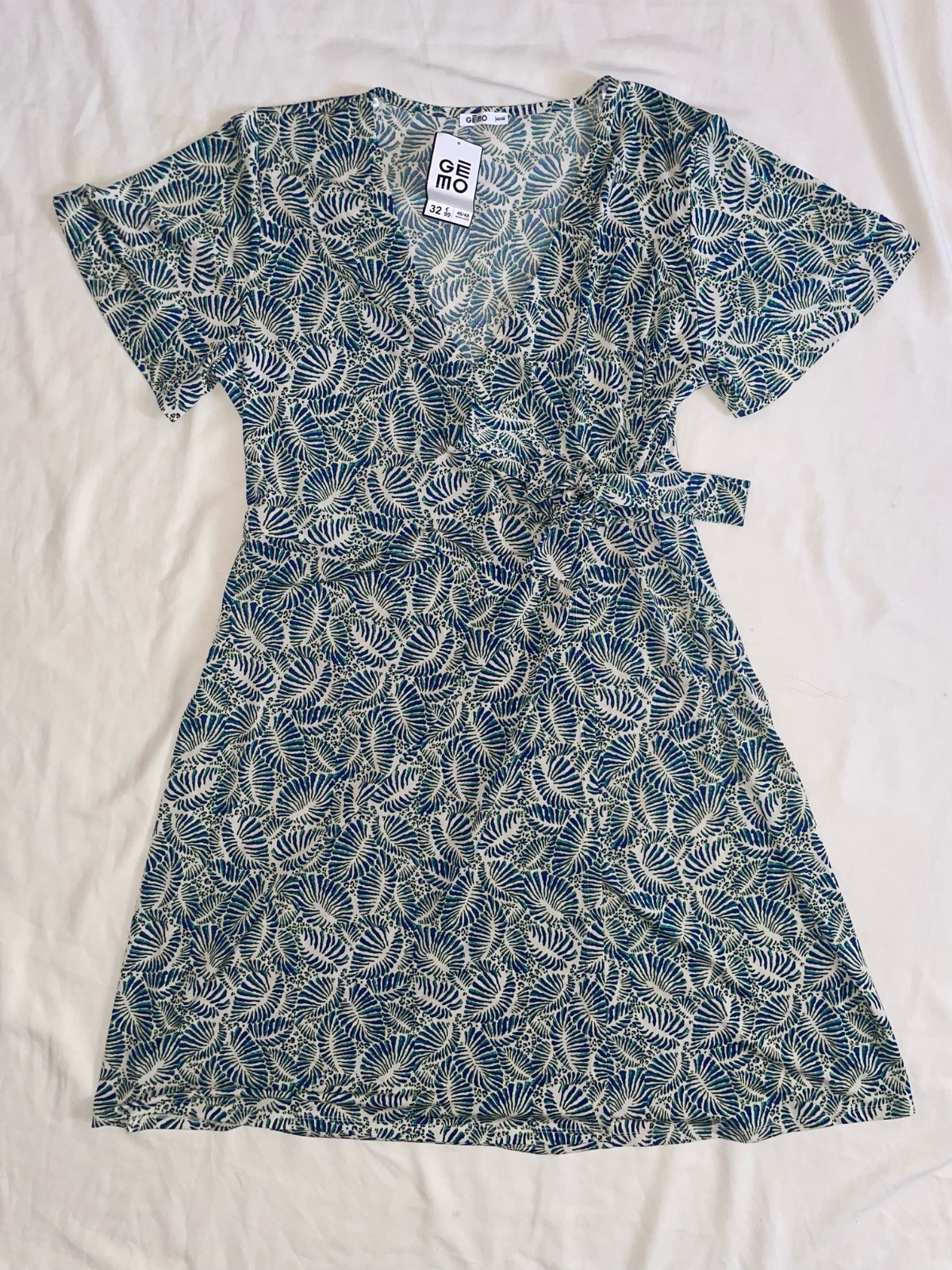 Robe portefeuille fleurie bleue et blanche — taille 46/48 ( dautre tailles dispo )— neuve avec étiquette
