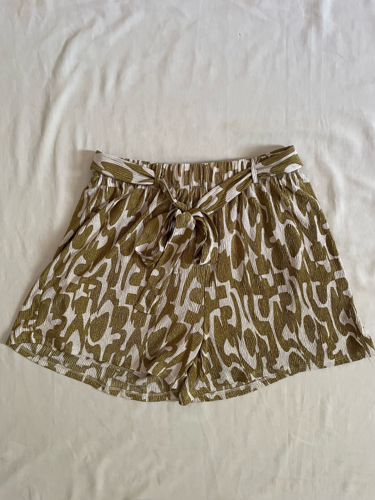 Short gemo imprimé léopard kaki et blanc ceinture nouée — taille S/M (autres tailles dispo) — neuf avec étiquette